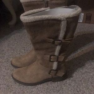 NWOT winter boots, size 8